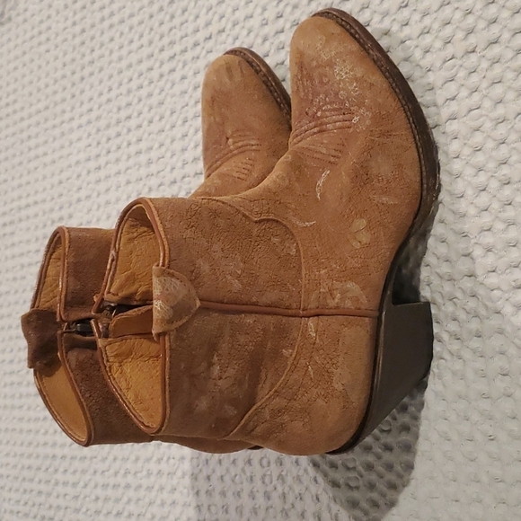 SHYANNE Rustic Booties Size 6 1/2 (#25) - Picture 2 of 5
